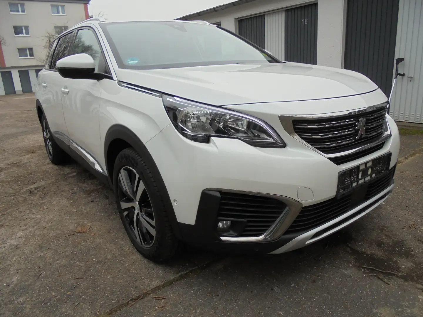 Peugeot 5008 BlueHDi 130 Active Noir - 2