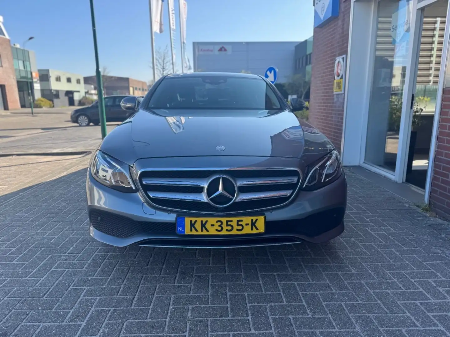 Mercedes-Benz E 200 135kW Limousine Grijs - 2