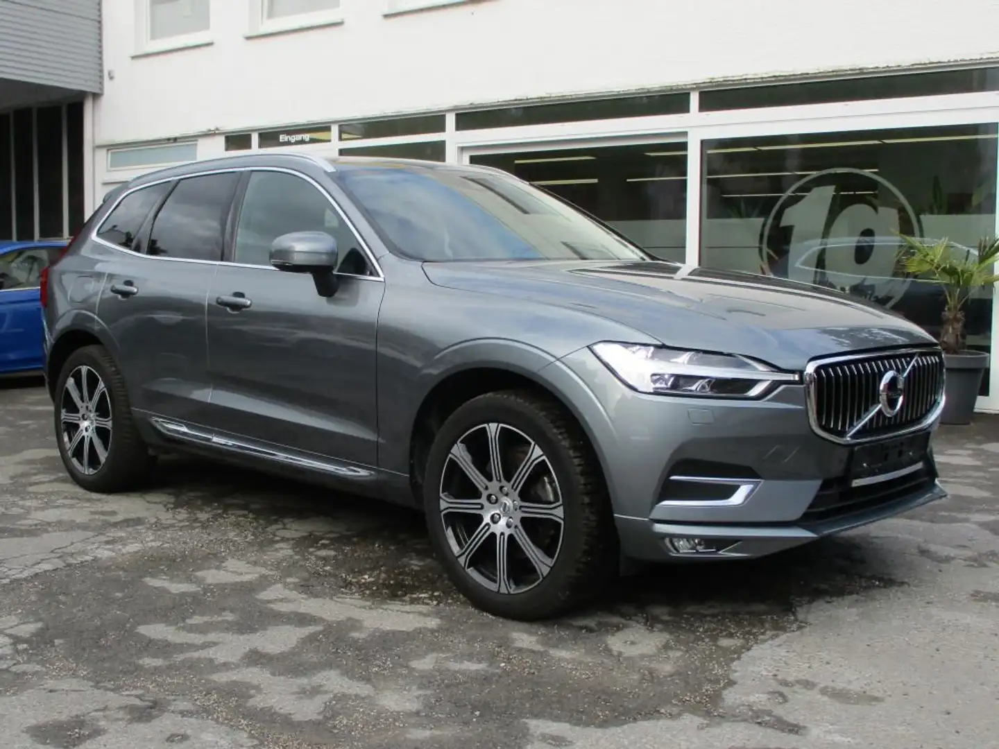 Volvo XC60 Inscription D5 AWD Geartronic LED Panoramadach Grau - 2