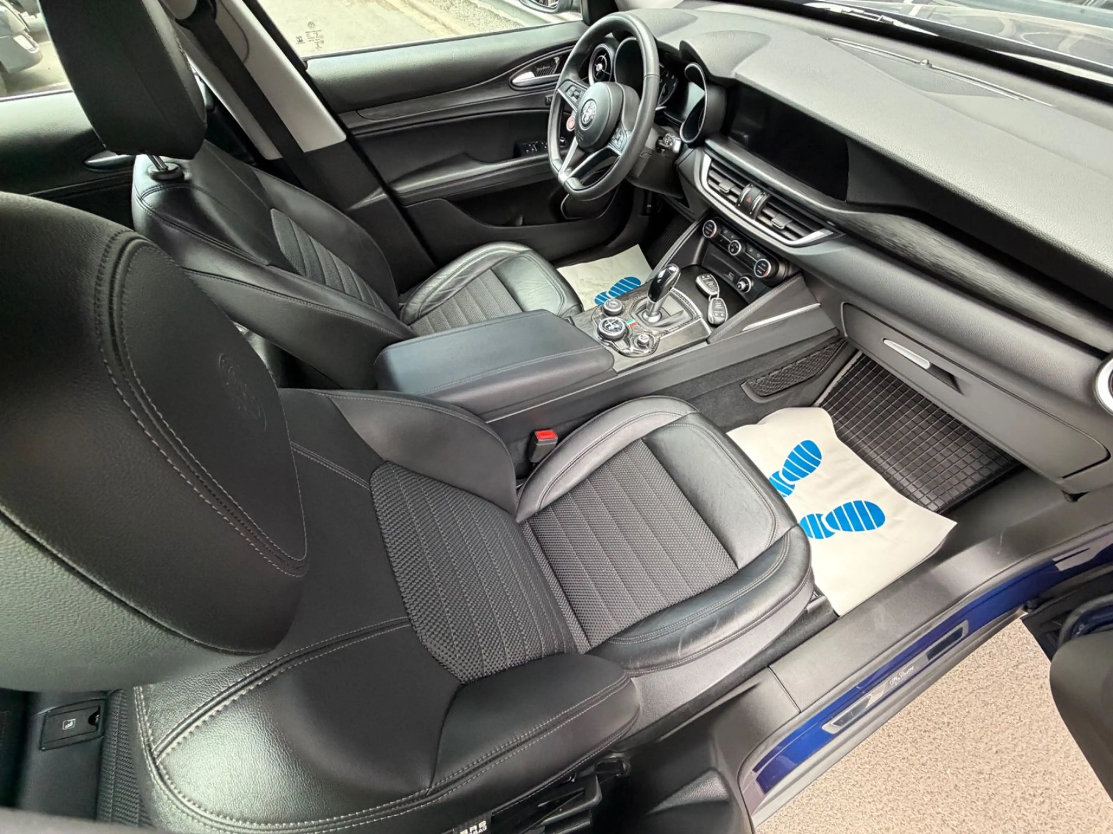 Alfa Romeo Stelvio Super Q4*GARANTIE*NAVI*BI-XENON*LEDER* — photo 15