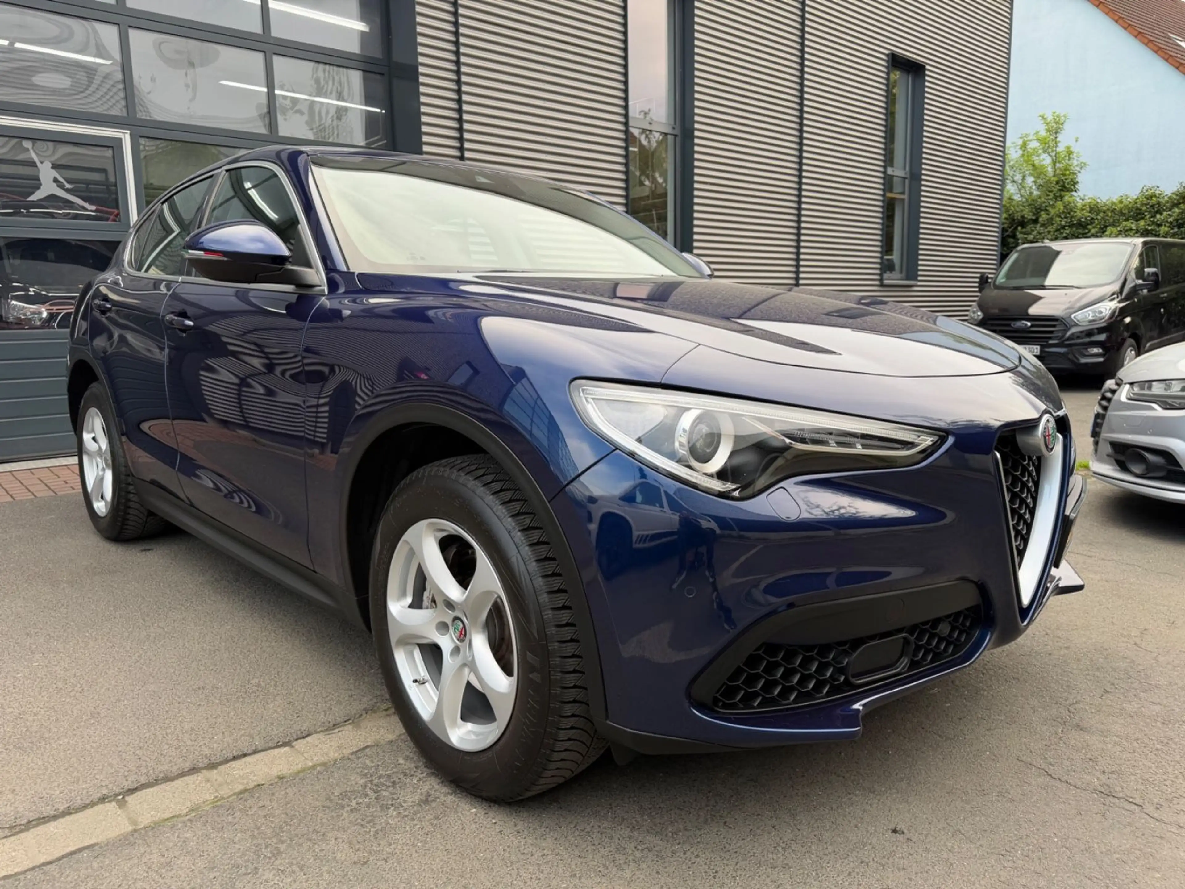 Alfa Romeo Stelvio Super Q4*GARANTIE*NAVI*BI-XENON*LEDER* — photo 4