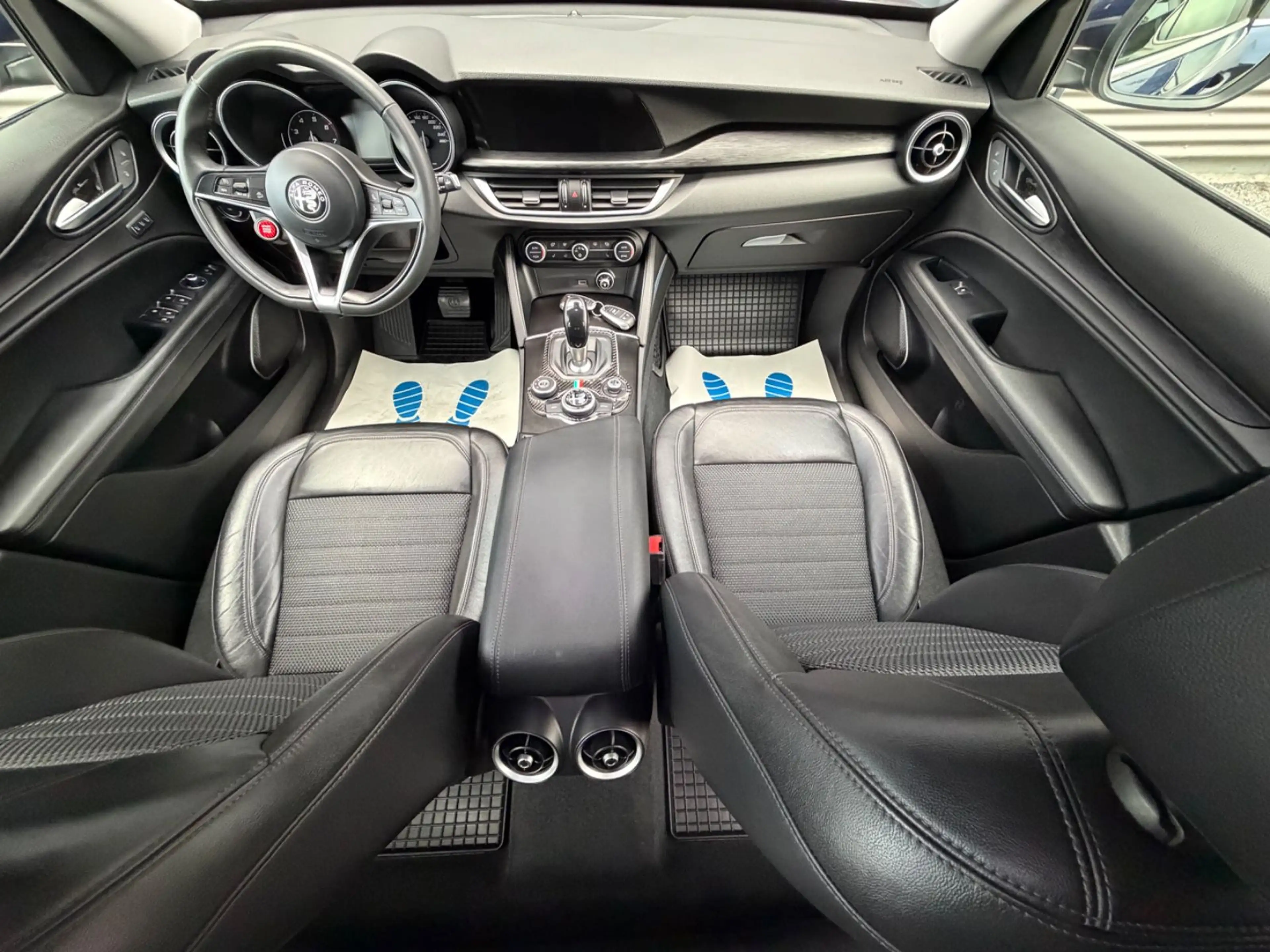 Alfa Romeo Stelvio Super Q4*GARANTIE*NAVI*BI-XENON*LEDER* — photo 13