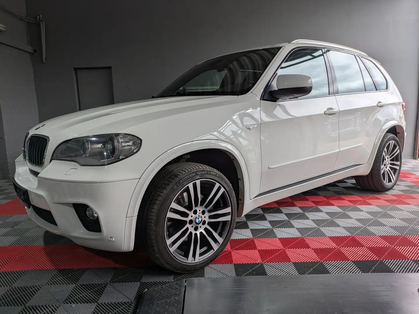 BMW X5 xDrive35i*Pano*AHK*Kessy*M-Paket* White - 1