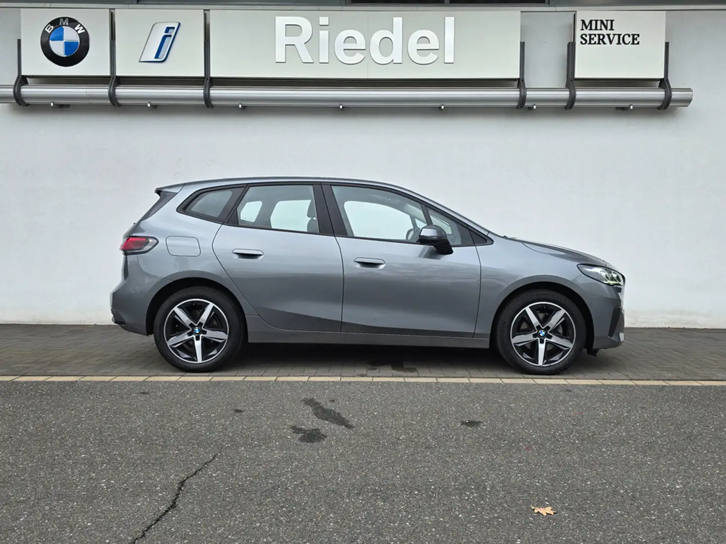BMW 218 i Active Tourer Navi*Head-Up*Alarm*DA+*SHZ* Gris - 2