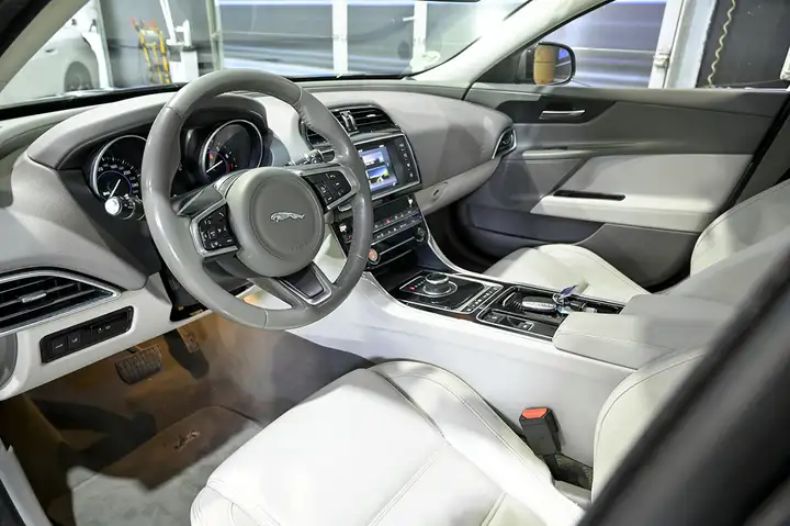 Jaguar XE 2.0 i4 Prestige Aut. 2017, foto 6