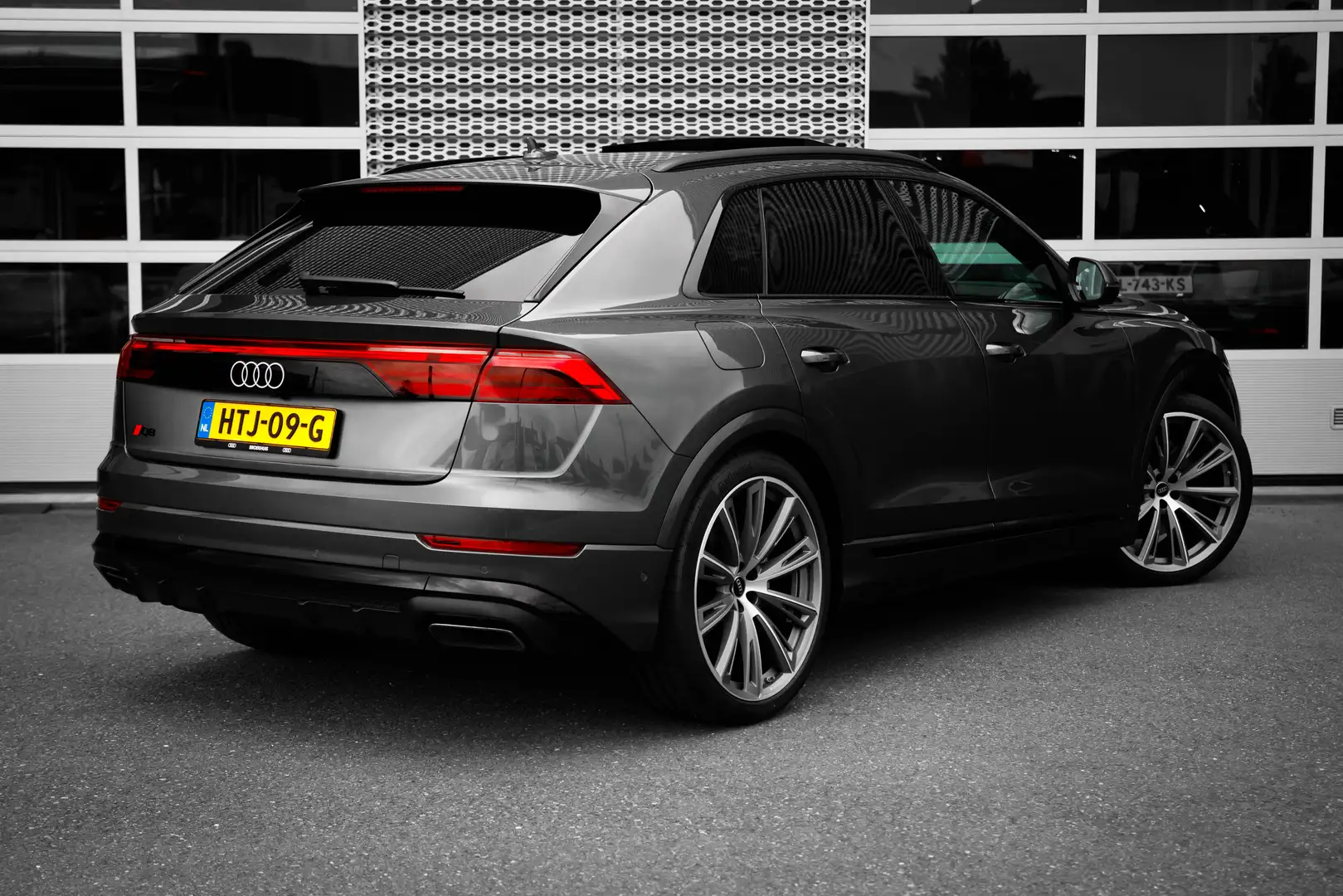Audi Q8 55 TFSI e S edition 394pk | 23" | Vierwielbesturin Gris - 2