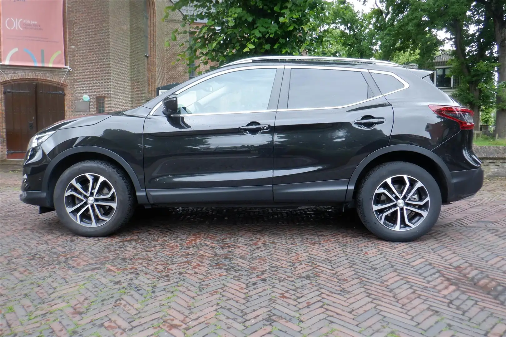 Nissan Qashqai 1.3 DIG-T 140pk New Business 360 gr.camera Zwart - 2