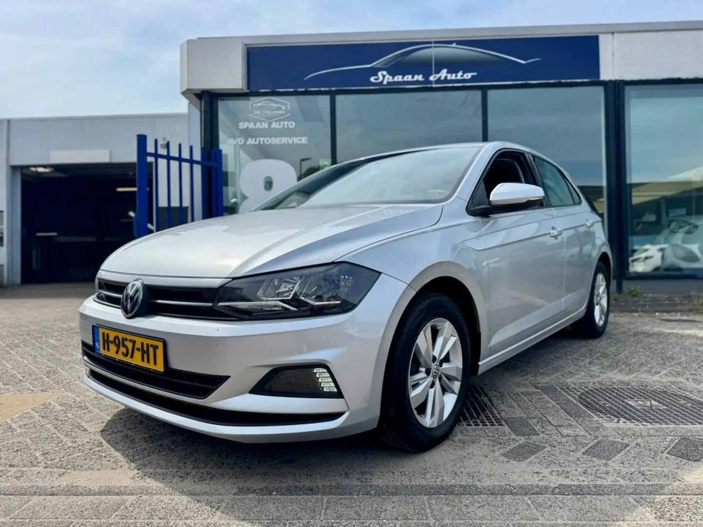 Volkswagen Polo 1.0 TSI Beats | CARPLAY | AIRCO | 5DR Grijs - 1