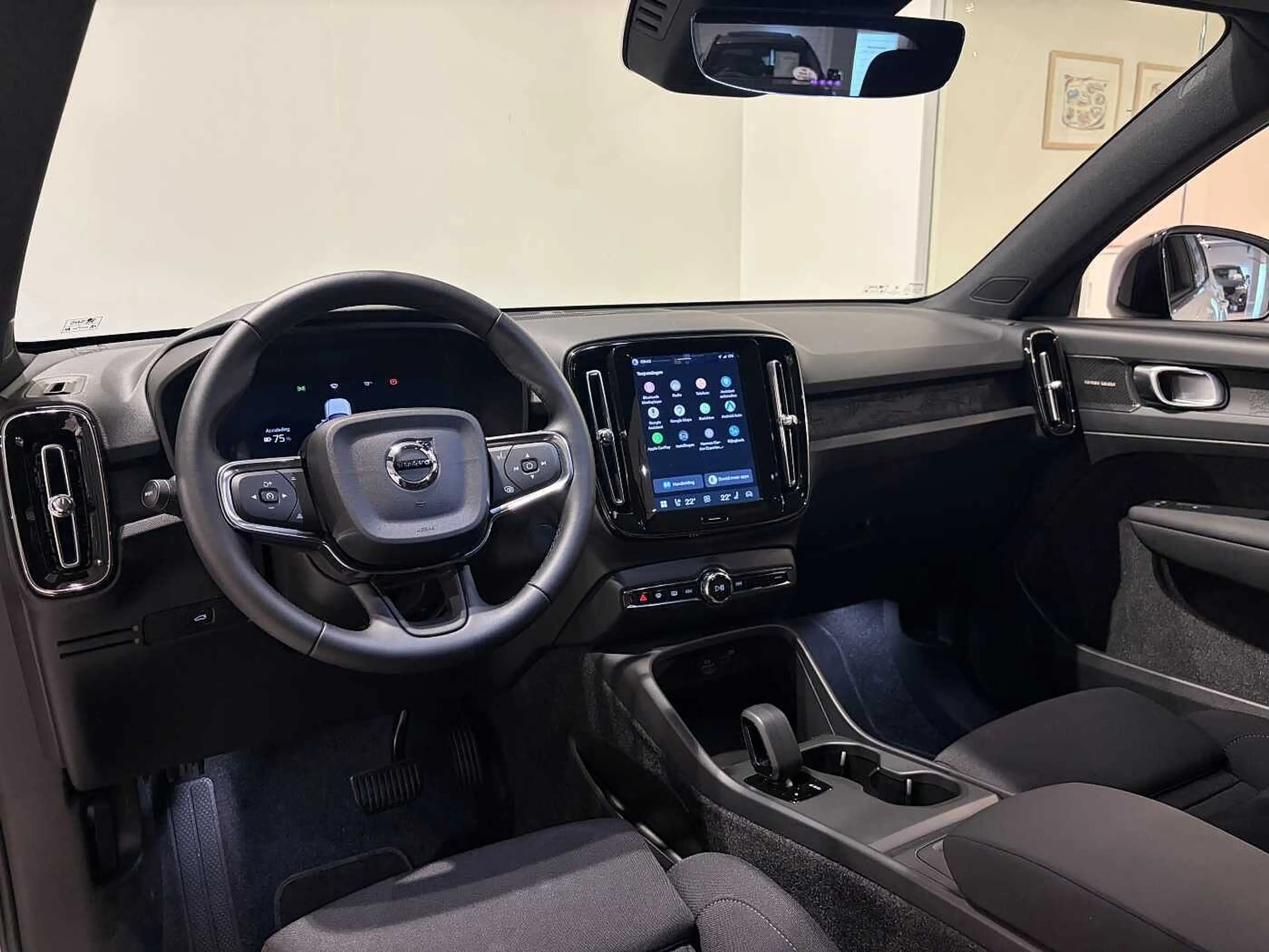 Volvo EX40 Black Edition Plus Extended Range — photo 5