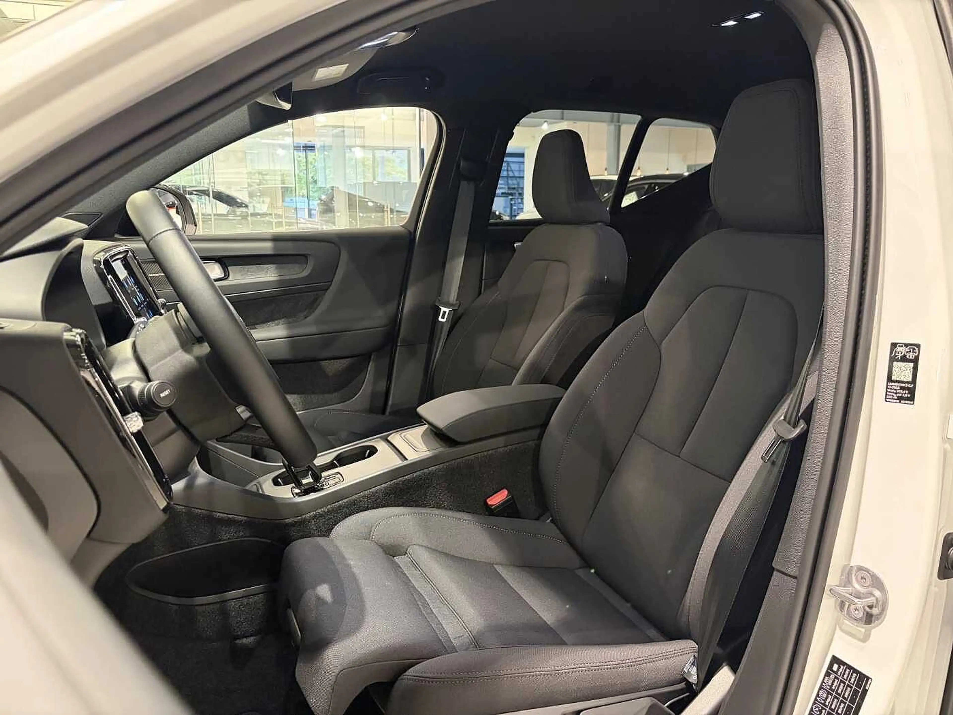 Volvo EX40 Black Edition Plus Extended Range — photo 6
