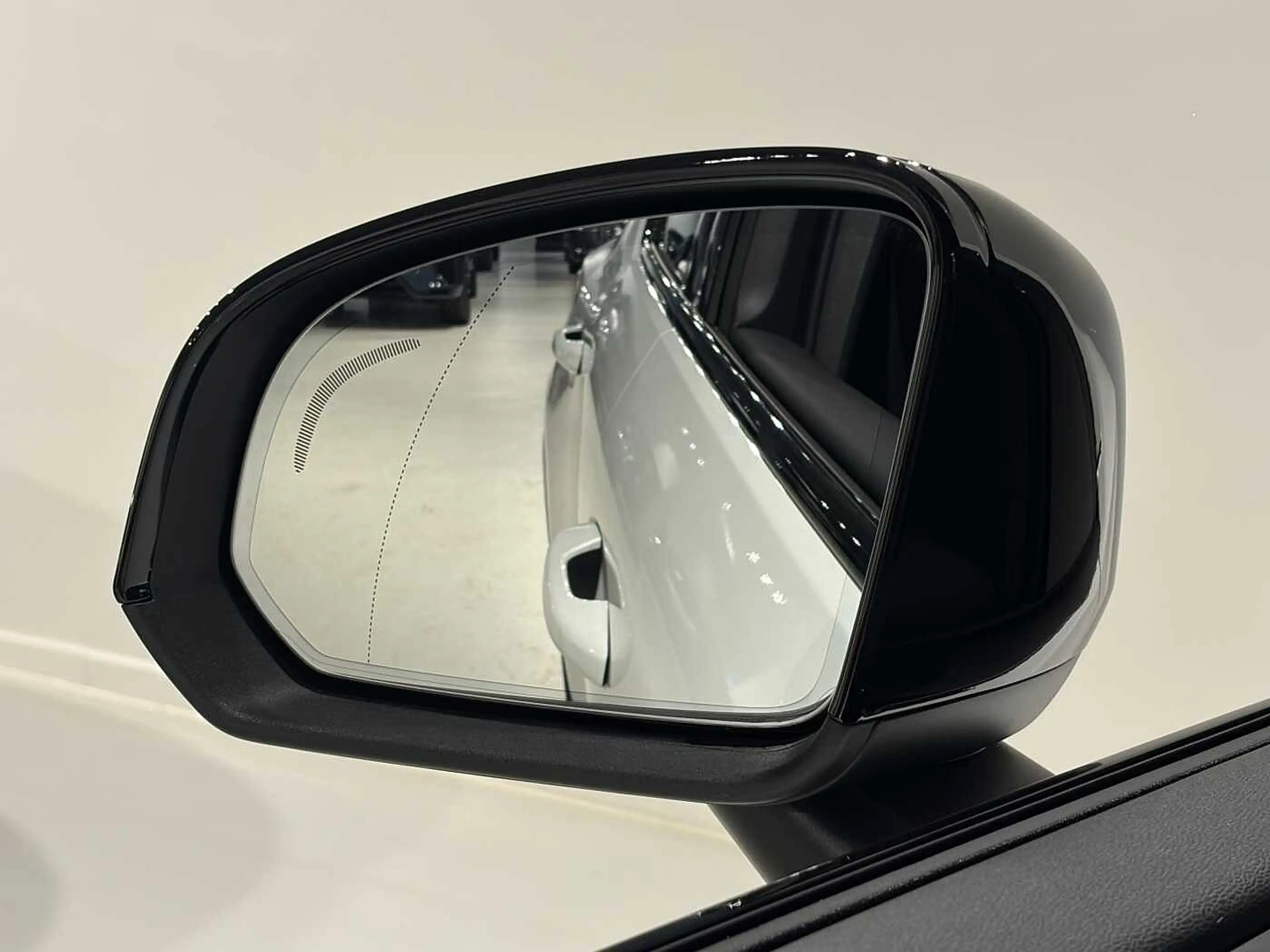 Volvo EX40 Black Edition Plus Extended Range — photo 13