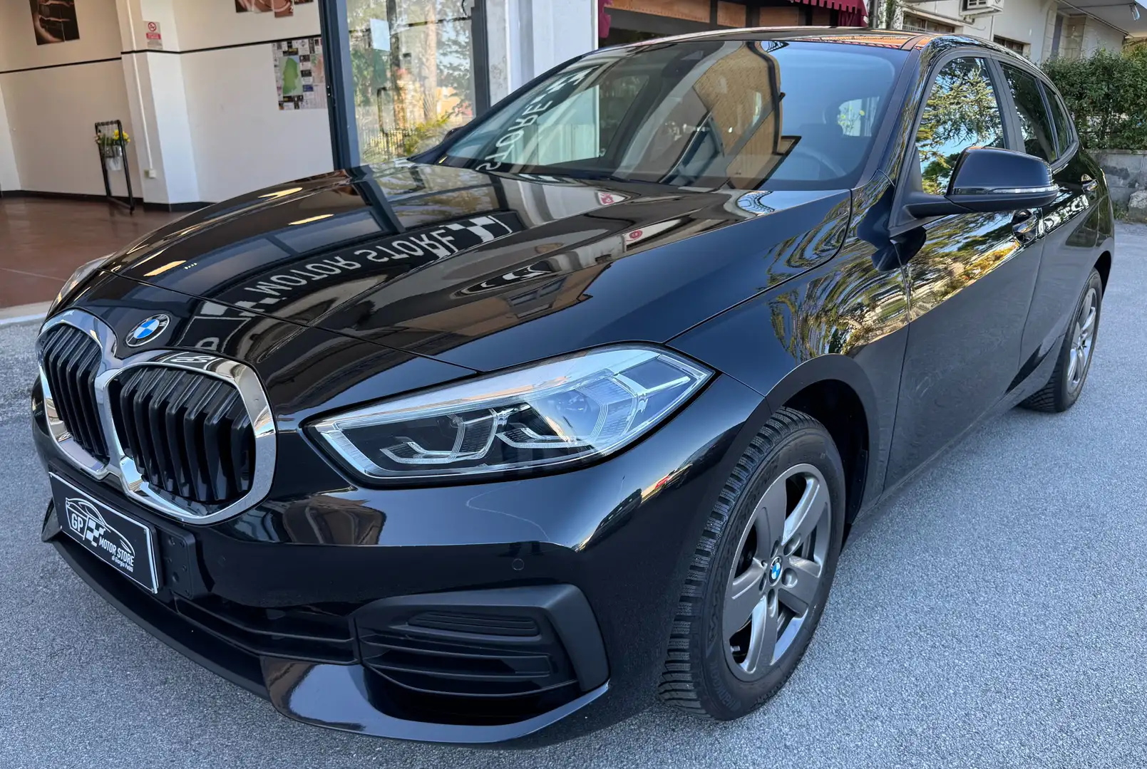 BMW 116 116d Business 5p Zwart - 1