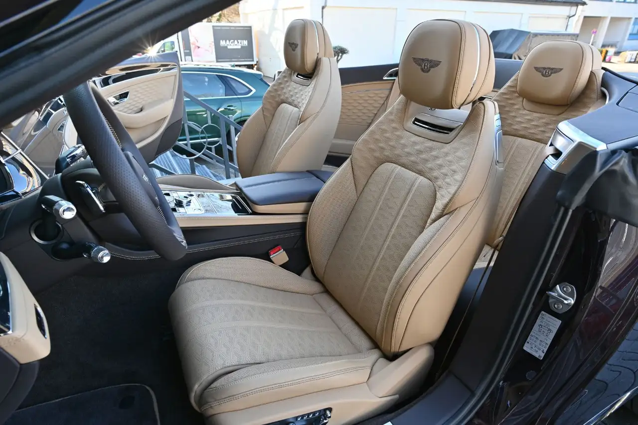 Bentley Continental GTC 2024