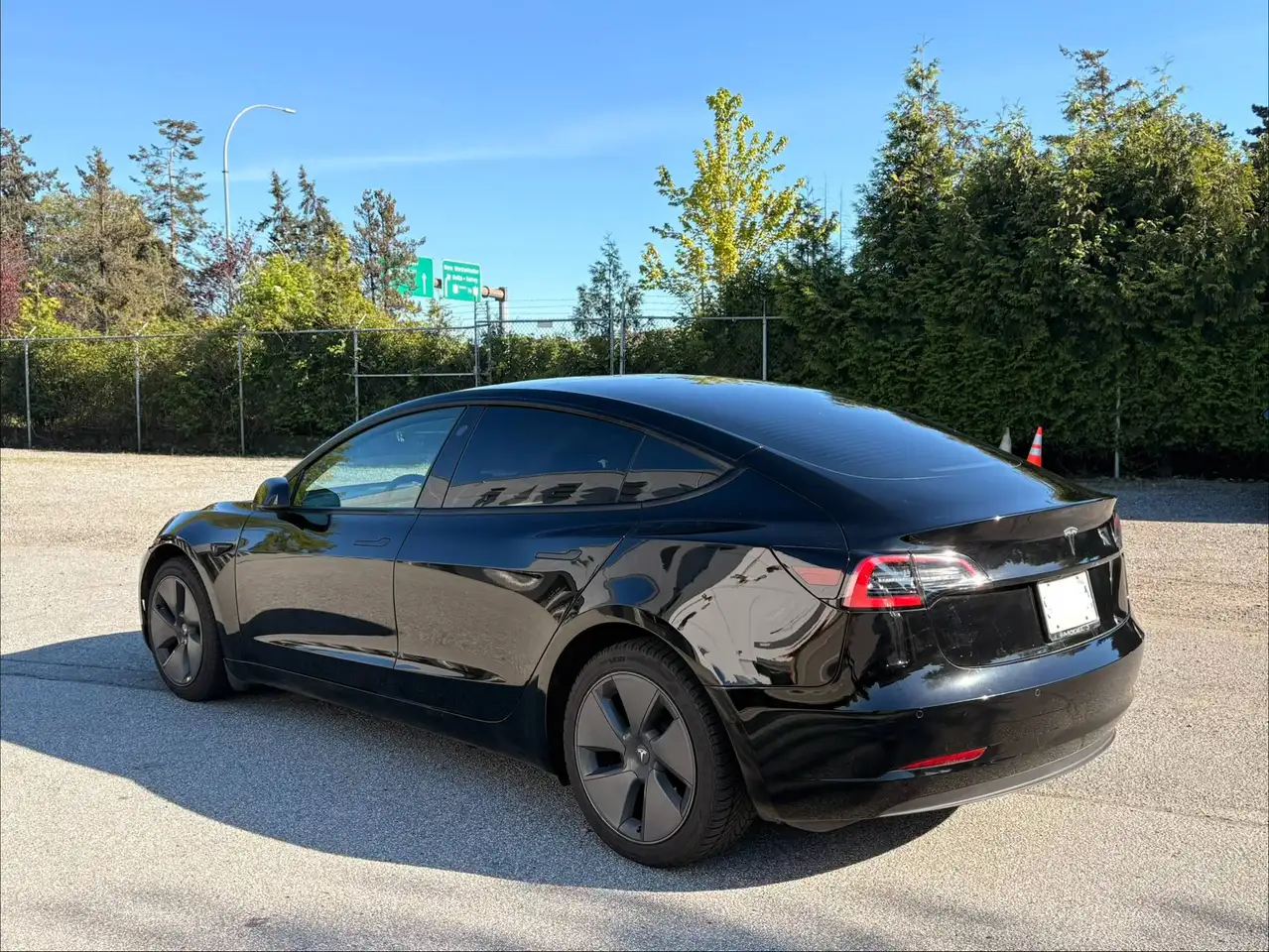 Tesla Model 3 снимка Tesla Model 3