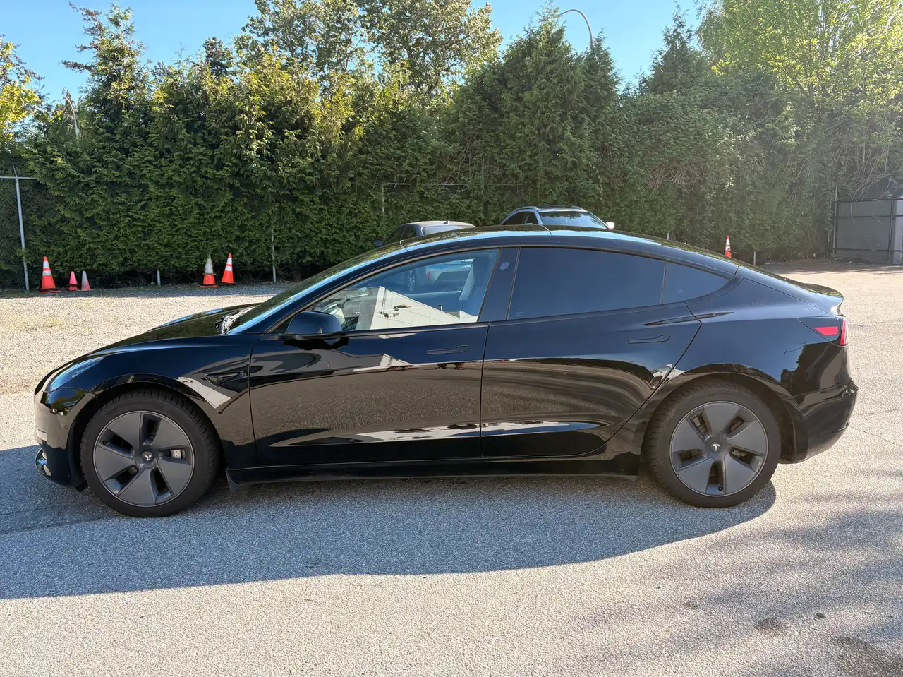 Tesla Model 3 снимка Tesla Model 3
