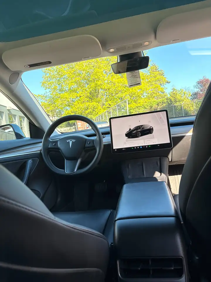 Tesla Model 3 снимка Tesla Model 3