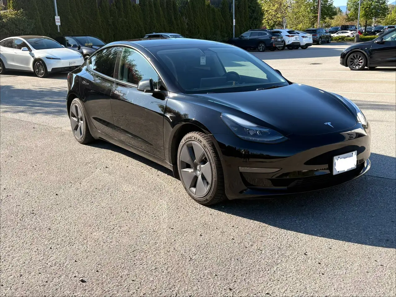Tesla Model 3 снимка Tesla Model 3