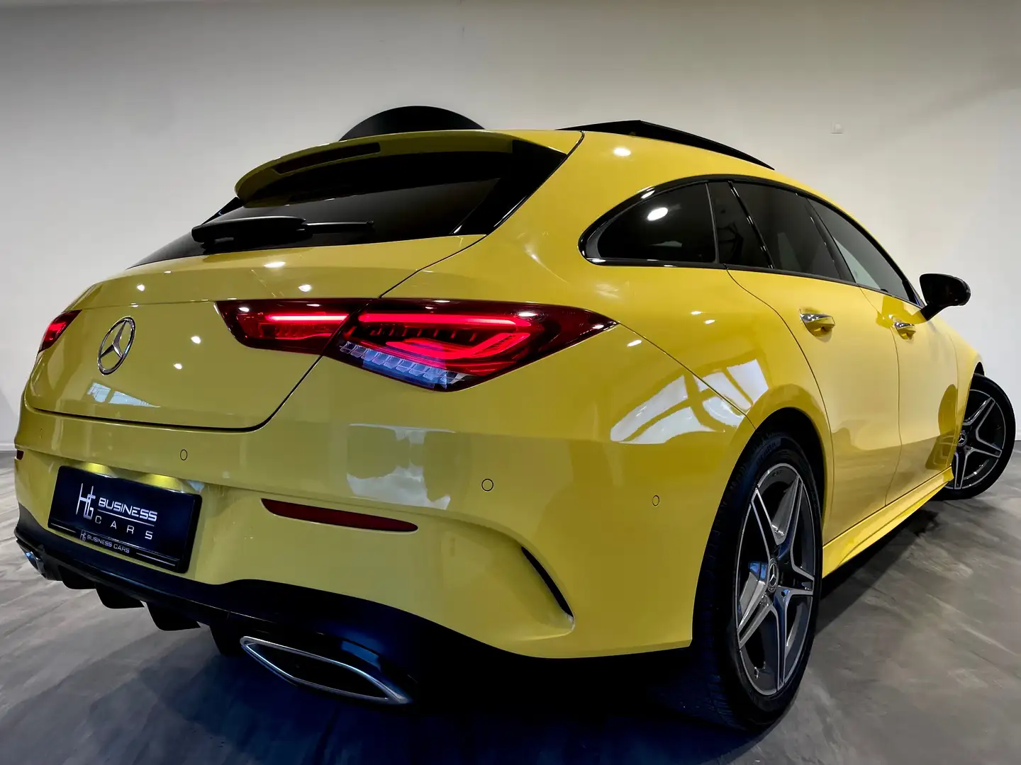 Mercedes-Benz CLA 200 d/ PACK AMG/ PACK NIGHT/ TOIT OUVRANT/ MULTIBEAM Jaune - 2