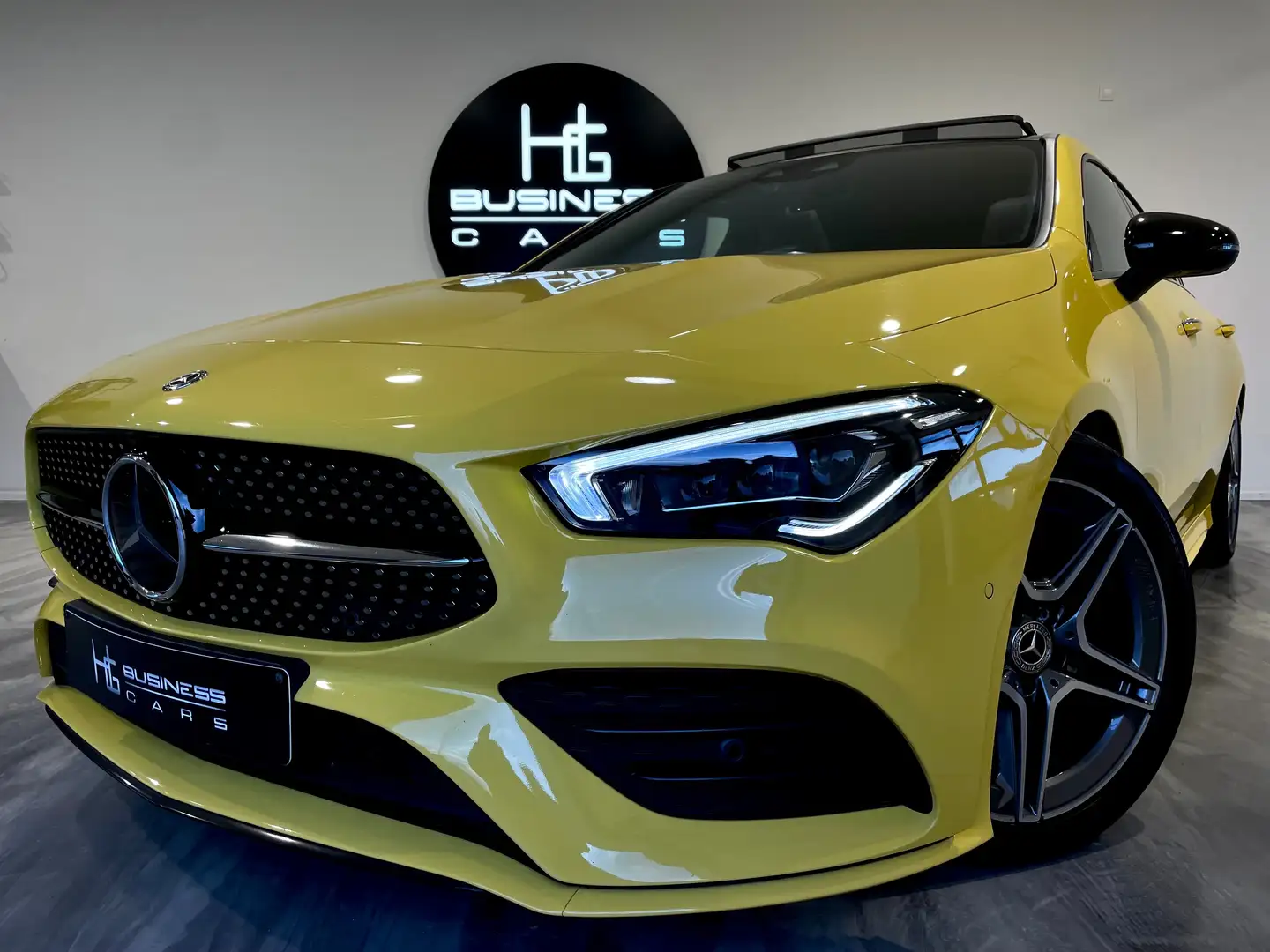 Mercedes-Benz CLA 200 d/ PACK AMG/ PACK NIGHT/ TOIT OUVRANT/ MULTIBEAM Jaune - 1
