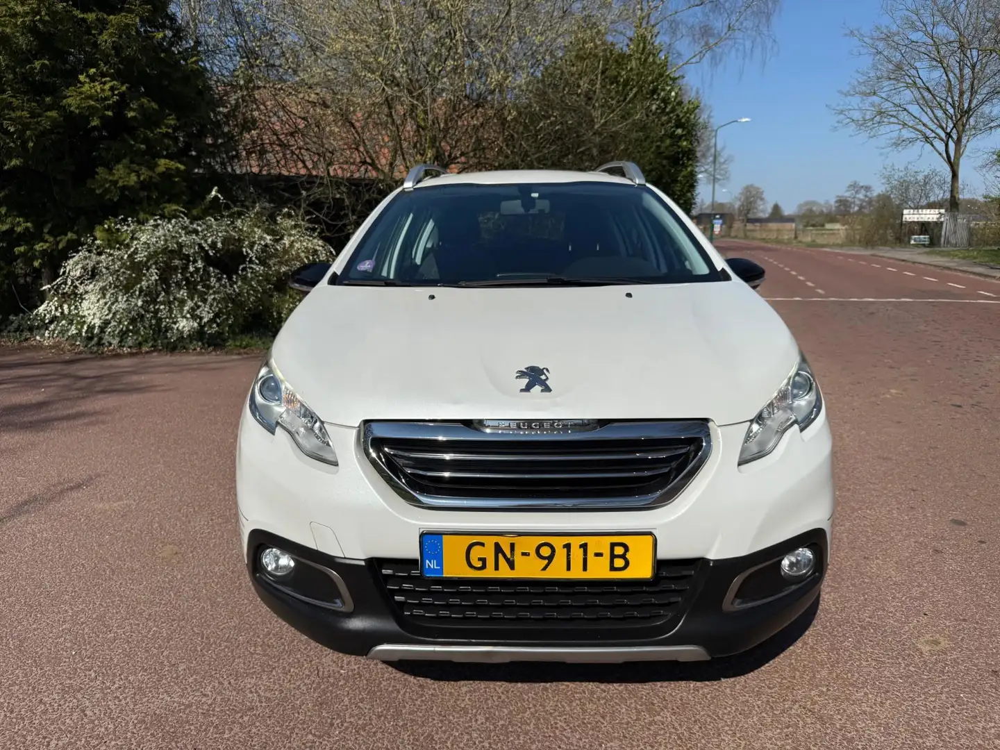 Peugeot 2008 1.2 PureTech Urban Cross / Navi / Apk / NAP / pdc Wit - 2