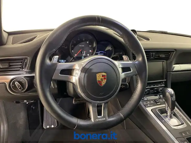 Porsche 911 view 15