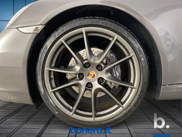 Porsche 911 view 11