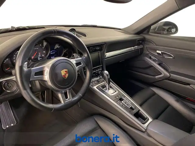 Porsche 911 view 14