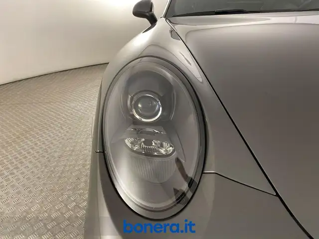 Porsche 911 view 9