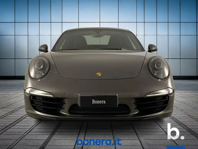 Porsche 911 view 2