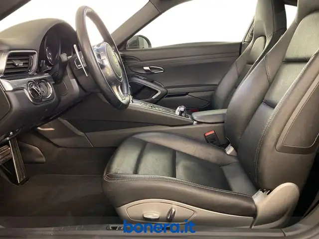 Porsche 911 view 13