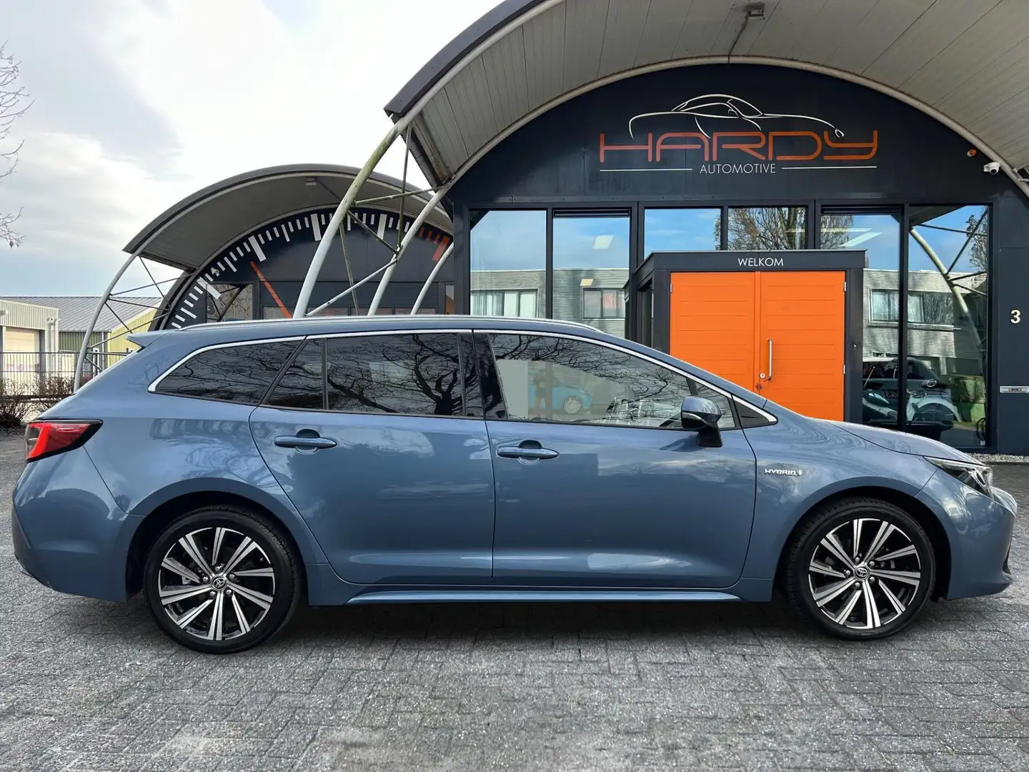 Toyota Corolla Touring Sports 1.8 Hybrid Dynamic Digi Dash Apple Blau - 2