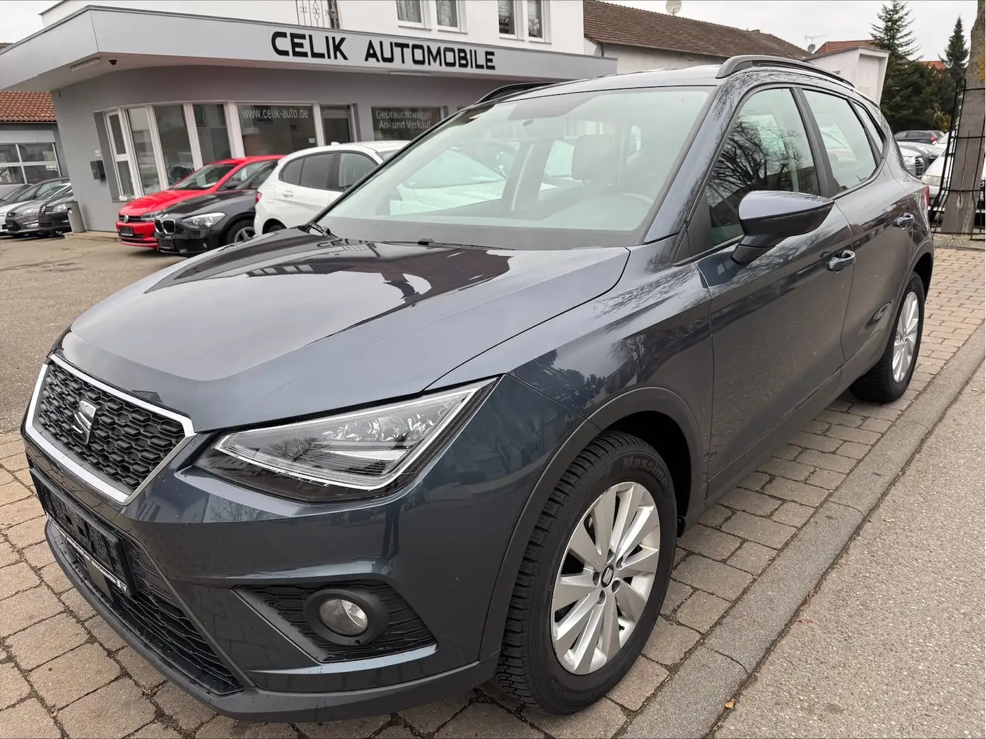 SEAT Arona 1.6 TDI Style Navi Grau - 1