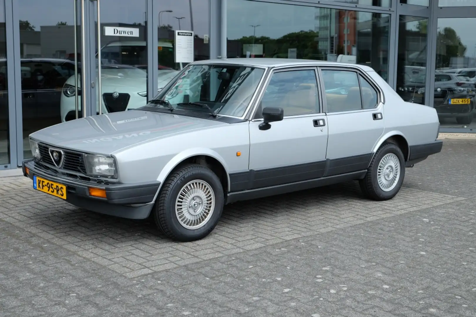 Alfa Romeo Alfetta 2.0 L Šedá - 1