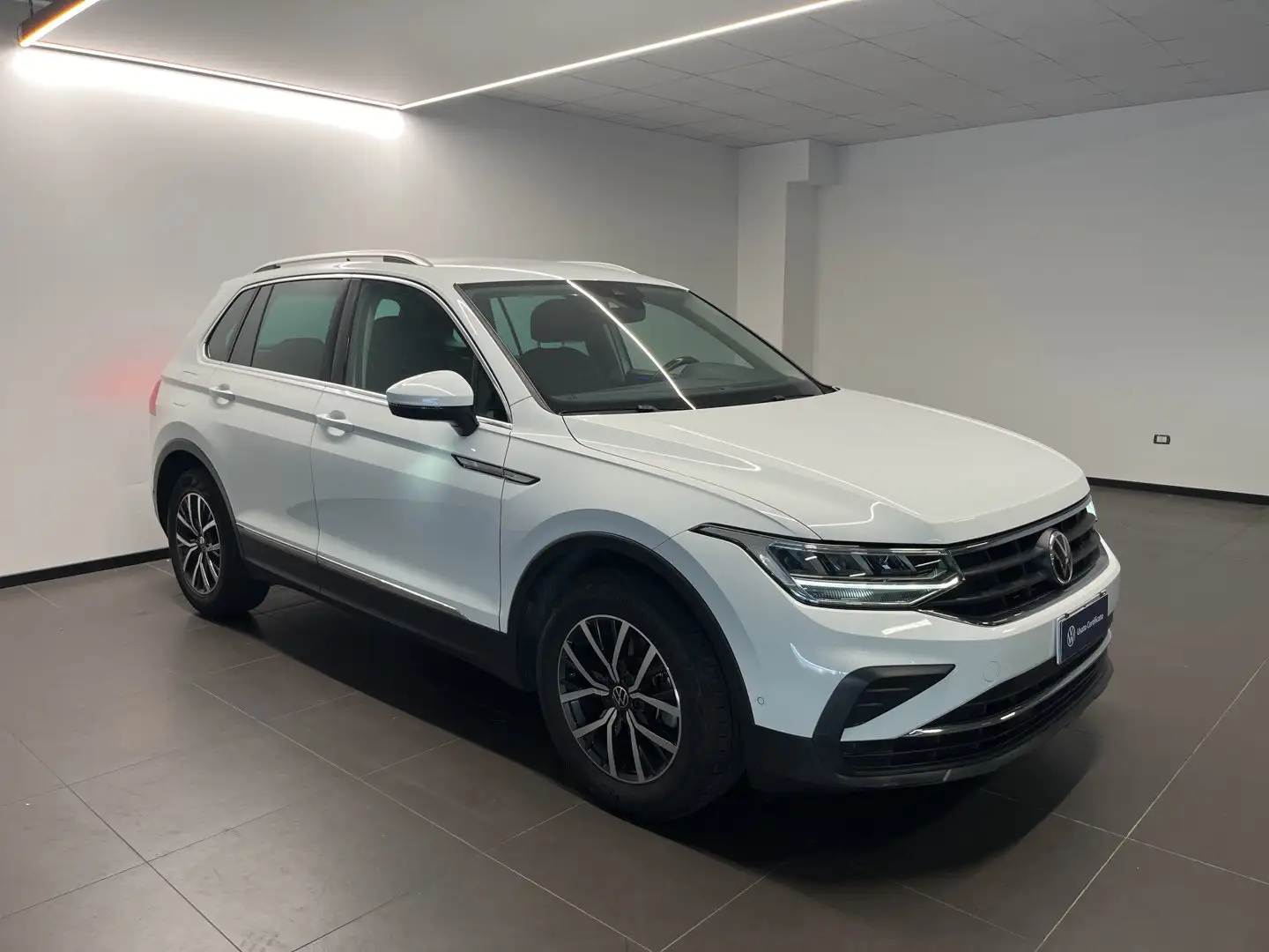 Volkswagen Tiguan Nuova Life 2.0 TDI SCR 90 kW/122 CV man Weiß - 2