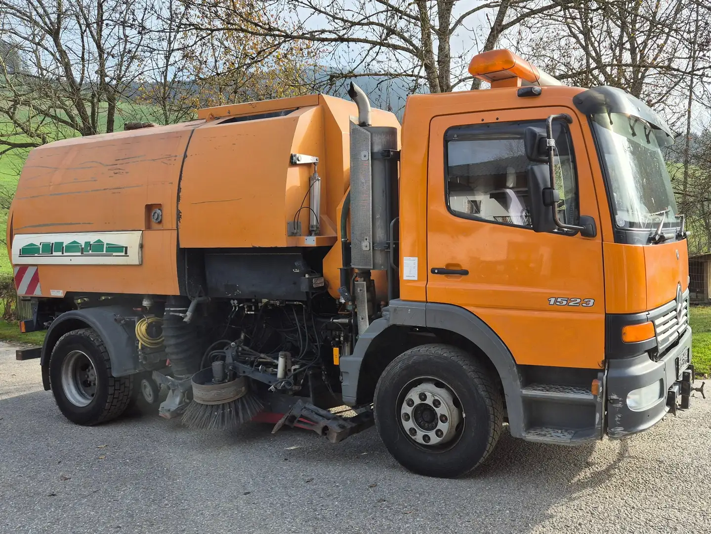 Mercedes-Benz Atego 1523 L Kehrmaschine mit Johnston Aufbau Oranje - 2