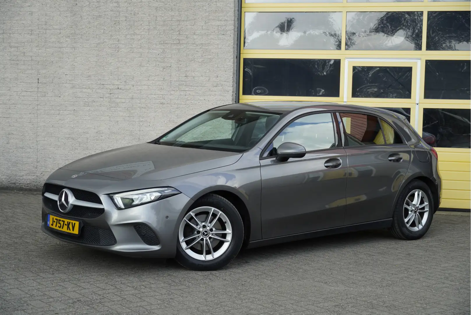Mercedes-Benz A 160 Business Solution BJ2020 Lmv 16" | Led | Pdc | Nav Grijs - 2