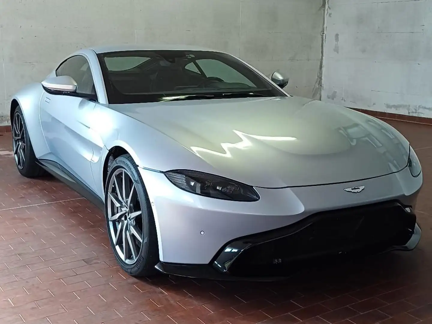 Aston Martin Vantage Vantage Coupe 4.0 V8 auto Argent - 1