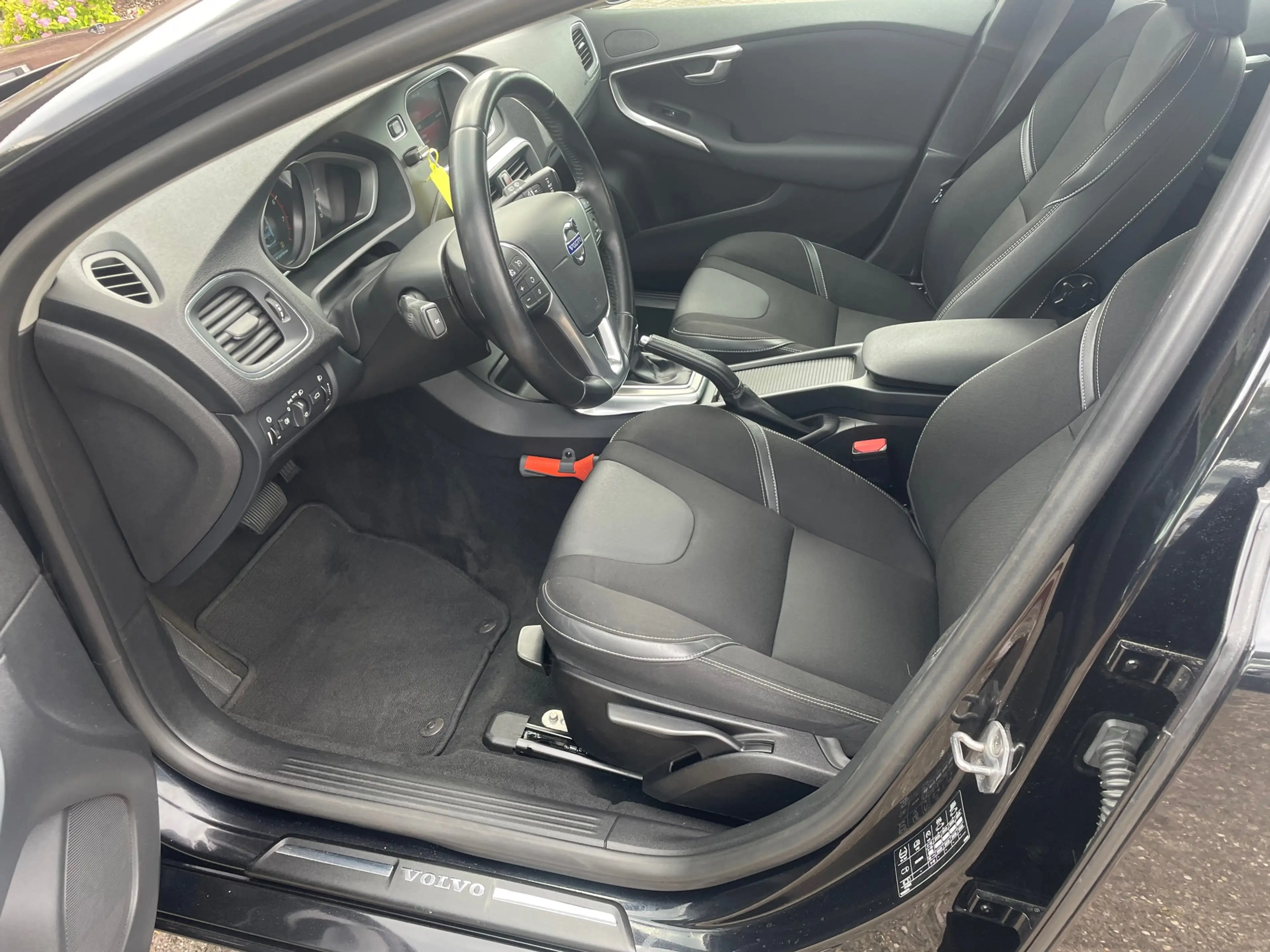 Volvo V40 1.6 T4 179PK|Momentum|Trekhaak|Automaat| — photo 9