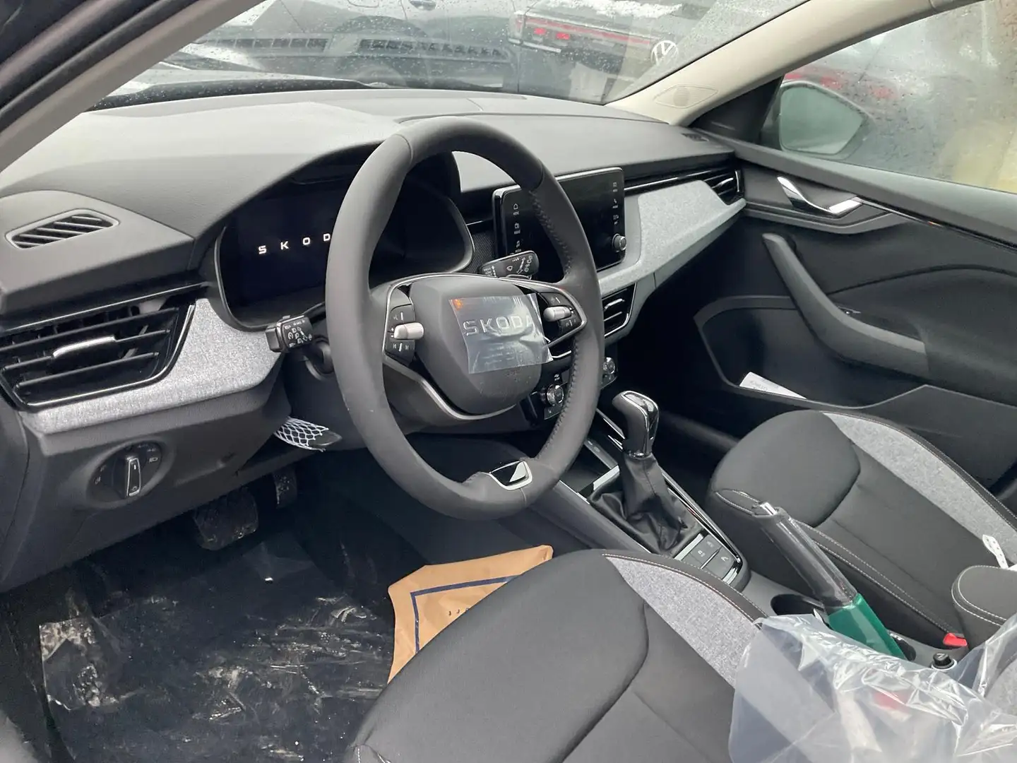 Skoda Kamiq Selection 1.0 TSI DSG Selection, AHK, Matrix, K... Grau - 1