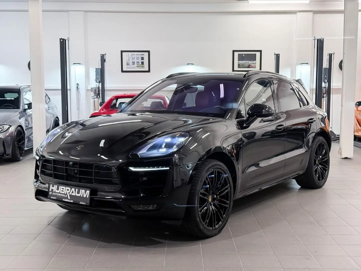 Porsche Macan GTS PDK Sport Design Chrono Pano Bose AHK Schwarz - 2