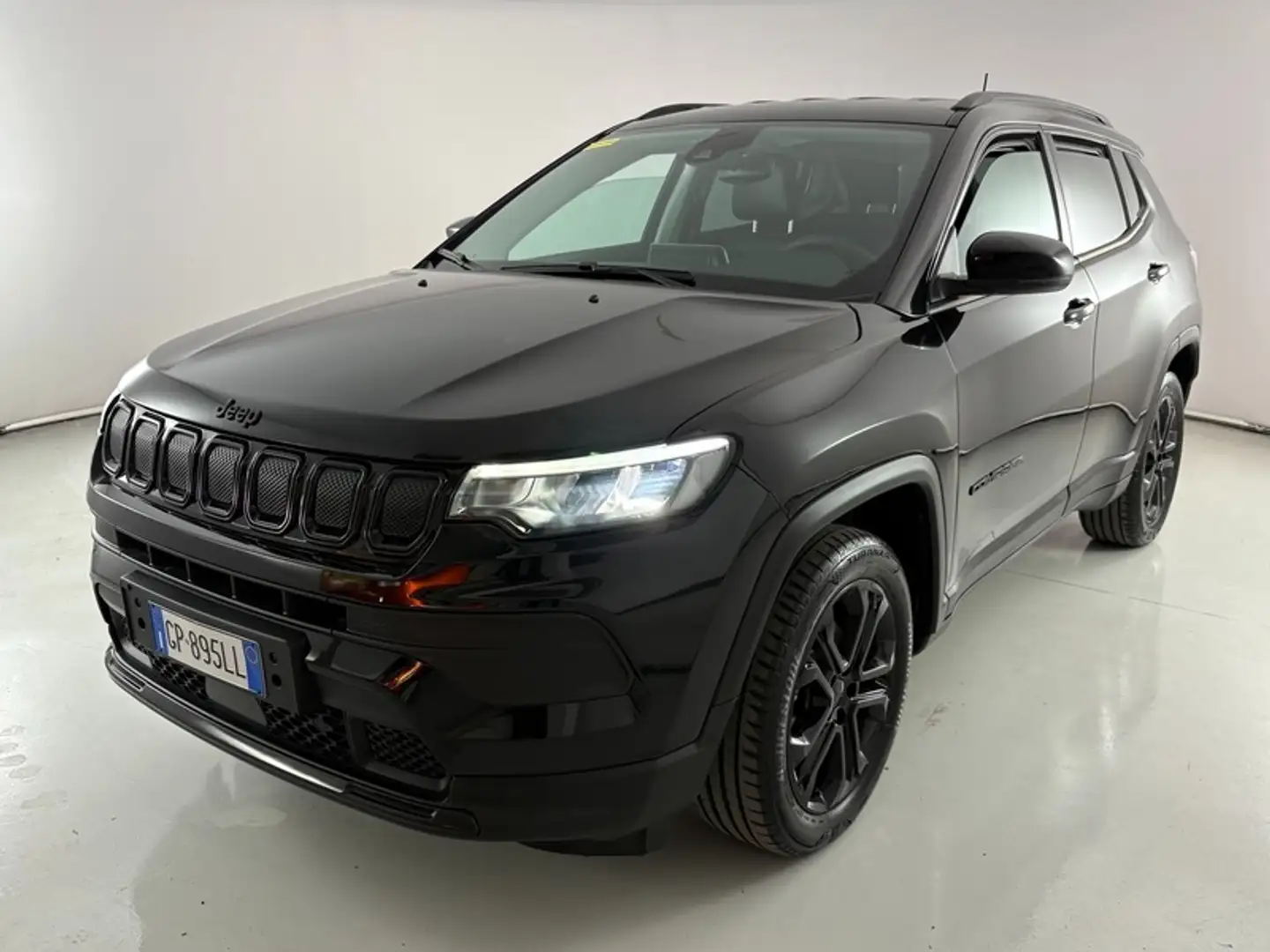 Jeep Compass 1.6 Multijet II Night Eagle Zwart - 1