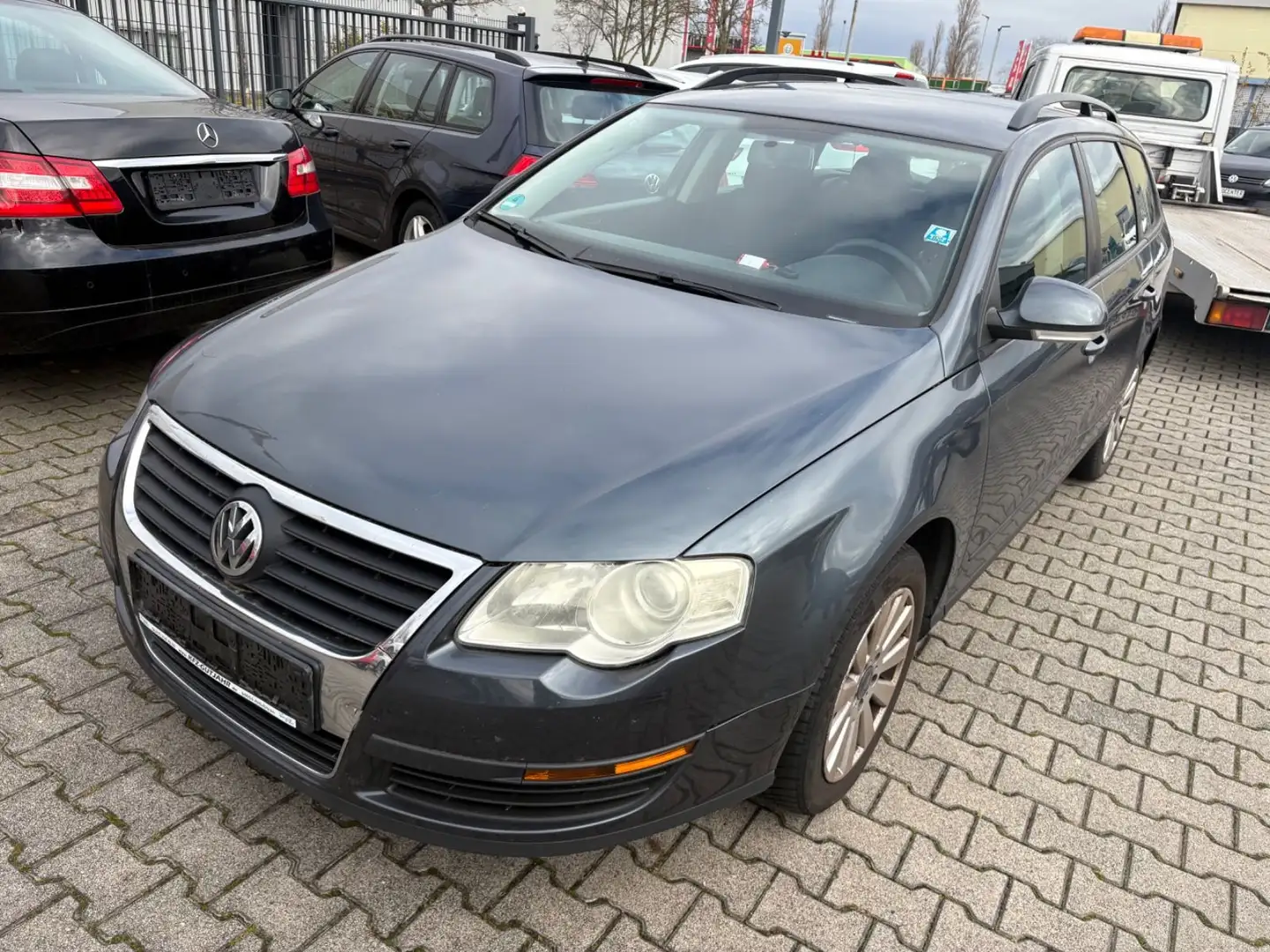 Volkswagen Passat Variant Trendline Gris - 2