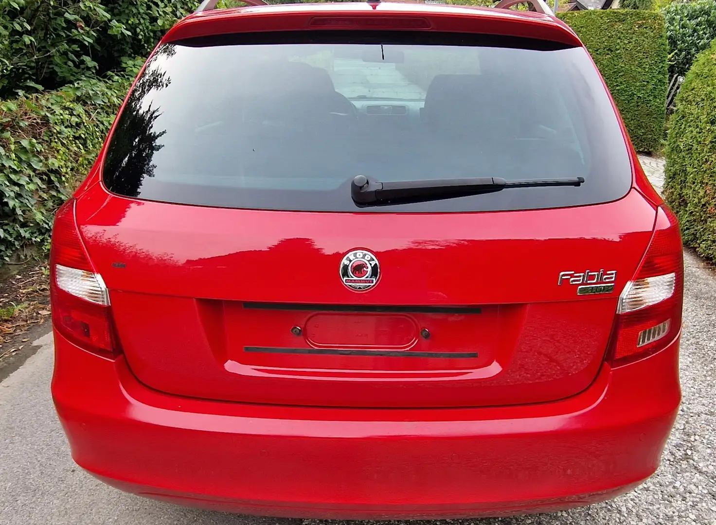 Skoda Fabia Diesel 8fach sehr sparsam wenig km Rot - 2