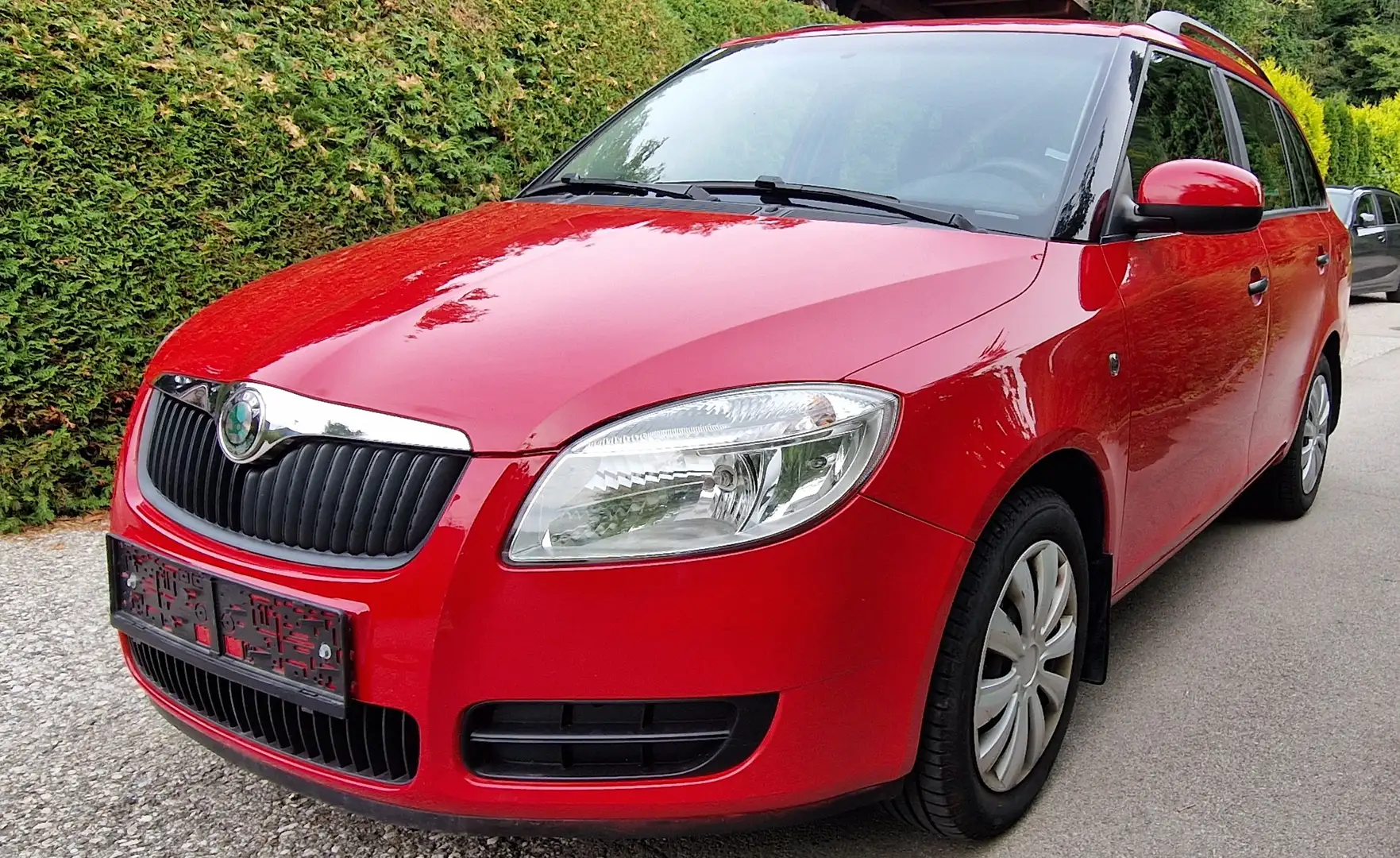 Skoda Fabia Diesel 8fach sehr sparsam wenig km Rot - 1
