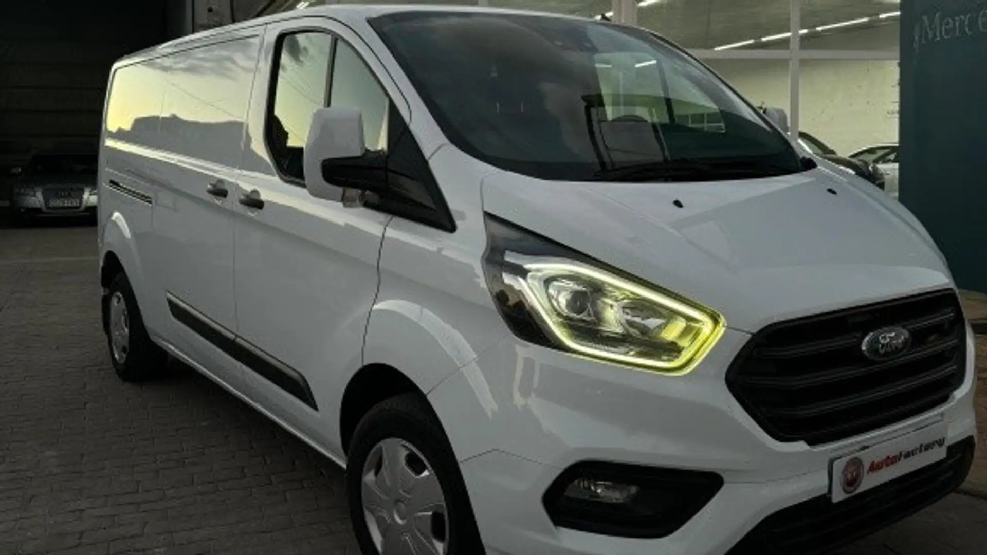 Ford Tourneo Custom Grand 2.0TDCI Titanium 130 17´´ Weiß - 2