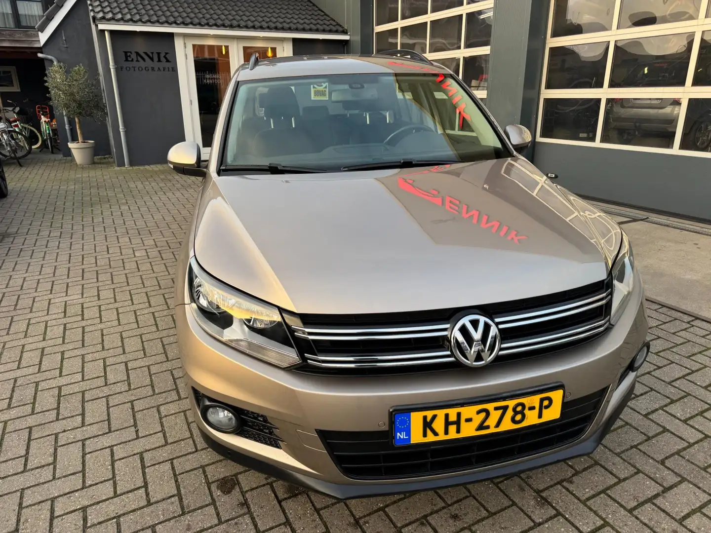 Volkswagen Tiguan 1.4 TSI Comfortline / Camera / Cruise / Trekhaak . Gris - 2