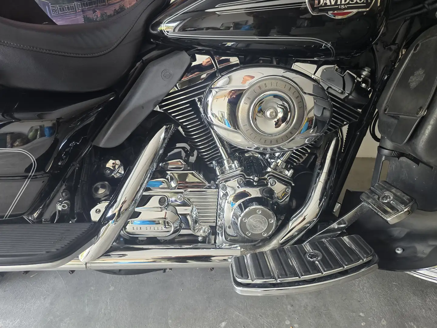 Harley-Davidson Electra Glide FLHTCU - 2