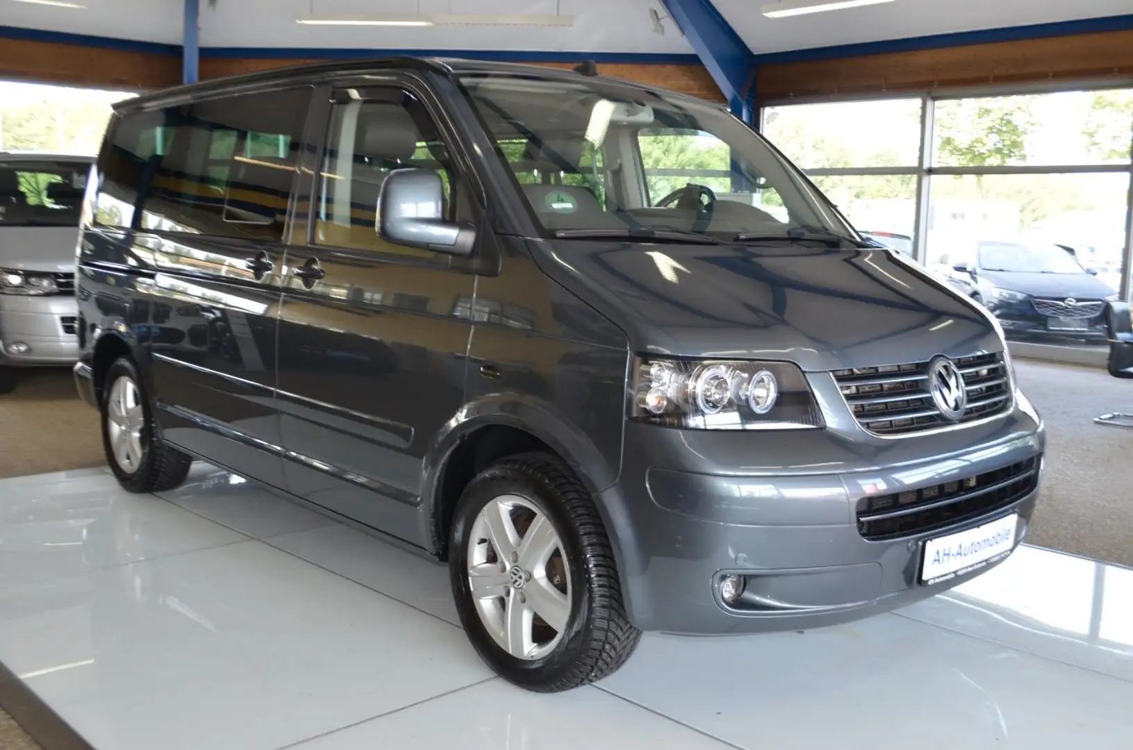 Volkswagen T5 Multivan Highline AUTOMATIK / NAVI / LEDER Grau - 2