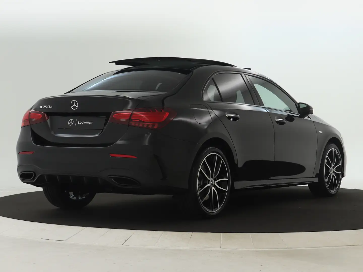 Mercedes-Benz A 250 e Business Solution AMG | Nightpakket | Parkeerpak Zwart - 2