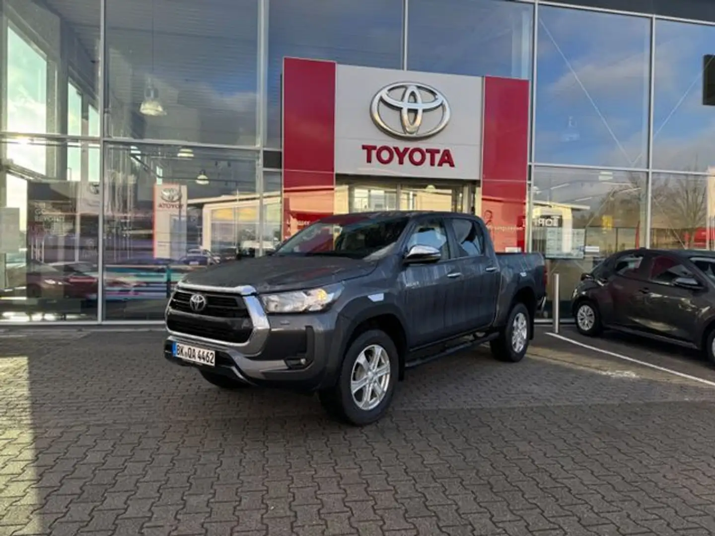 Toyota Hilux 2.4 D-4D Double Cab Comfort +FLA+LM+KAM Szürke - 1